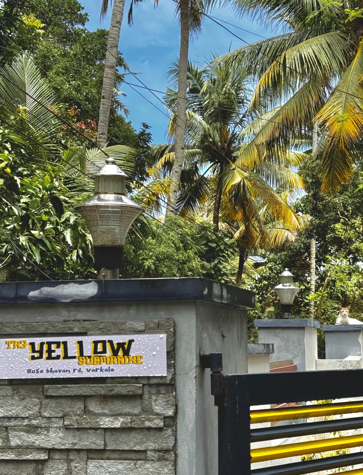 The Yellow Submarine Varkala Esterno foto